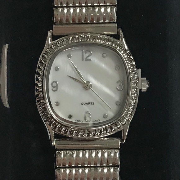 NWT Avon Silver Classic Bracelet Expansion Watch - Picture 1 of 6